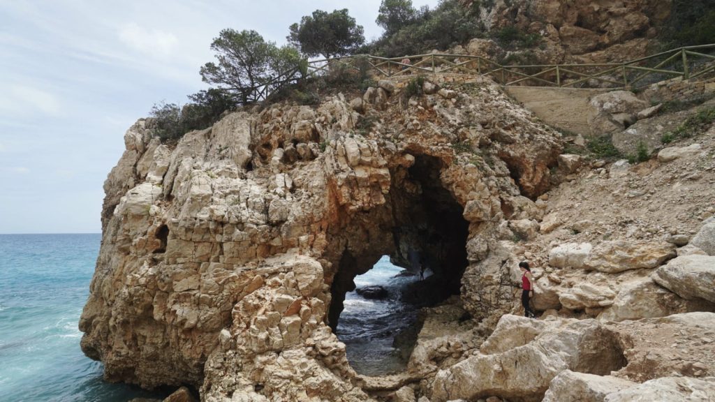 cala moraig. cueva arcos. playa alicante