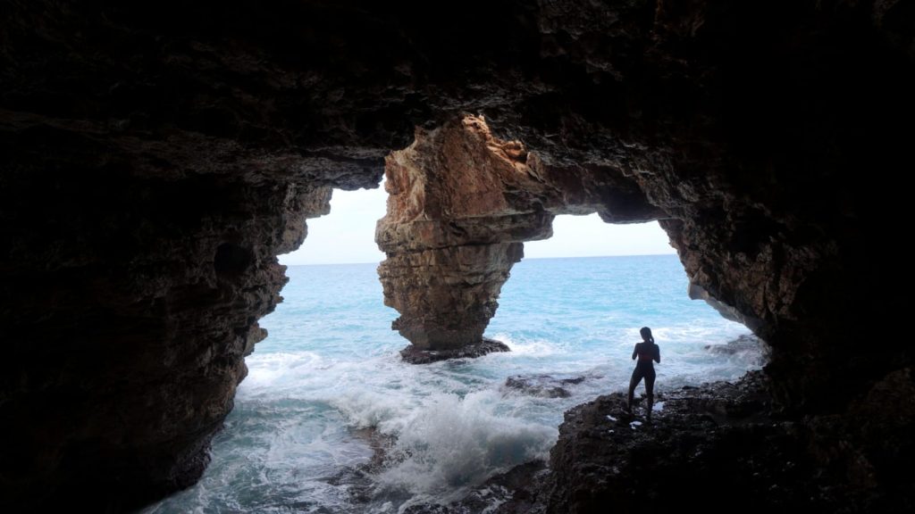 cala moraig. cueva arcos. playa alicante