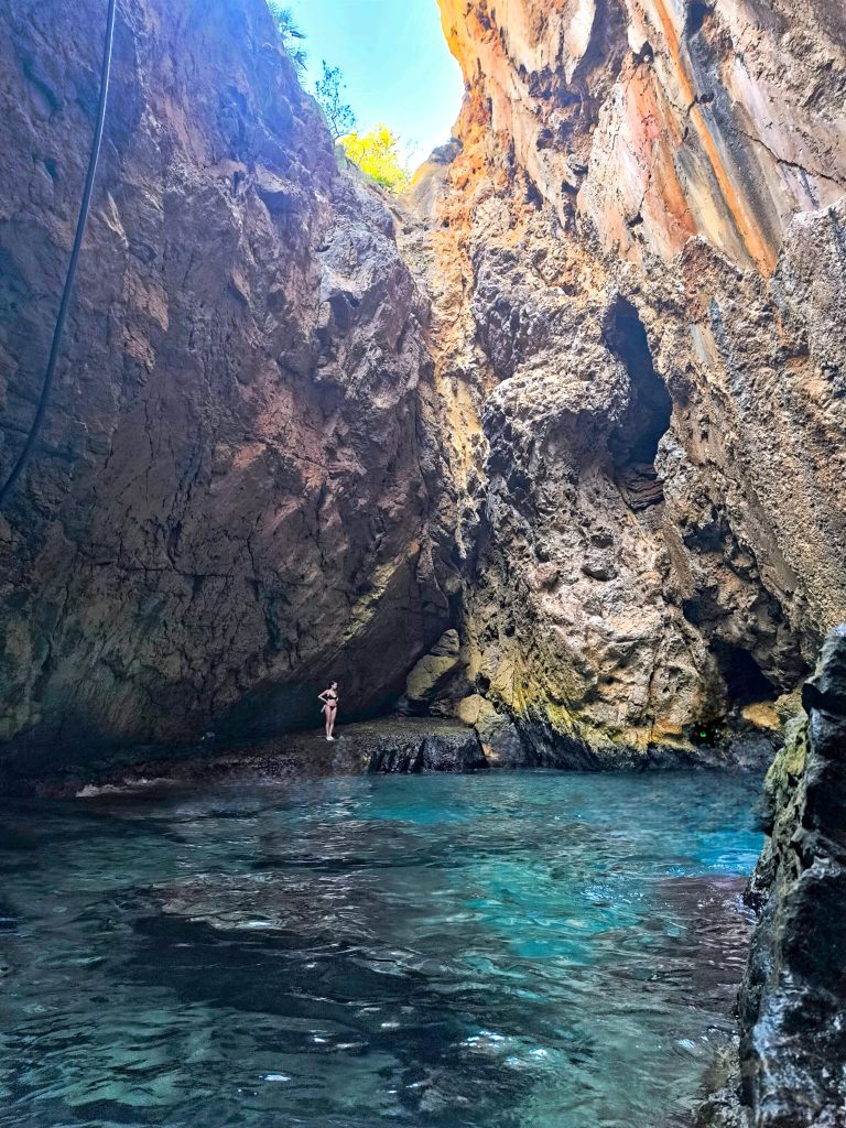 cueva cala moraig. cueva alicante