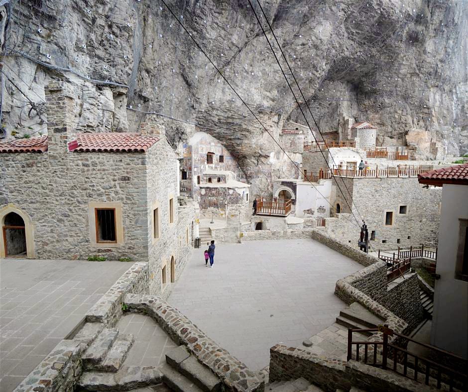 vista interior del monasterio de sumela