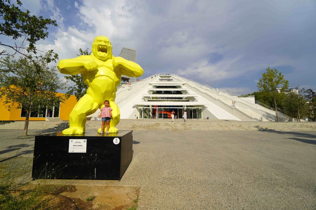 Que ver y hacer en Tirana. Piramide