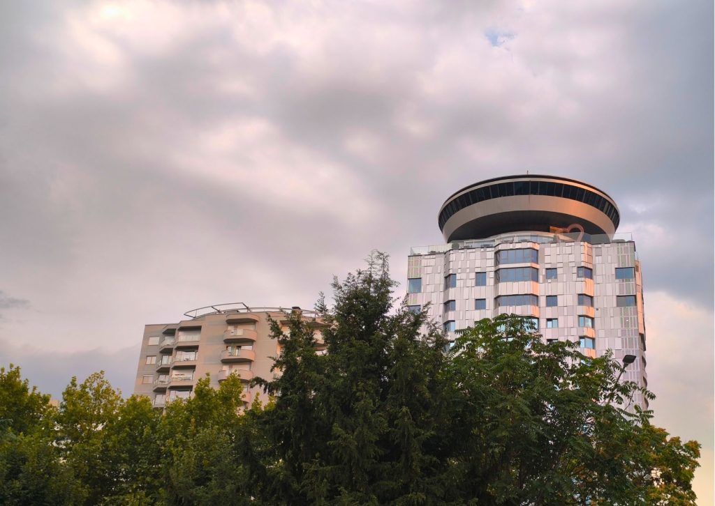 Sky tower. mirador restaurante con vistas Tirana que ver y hacer en Tirana